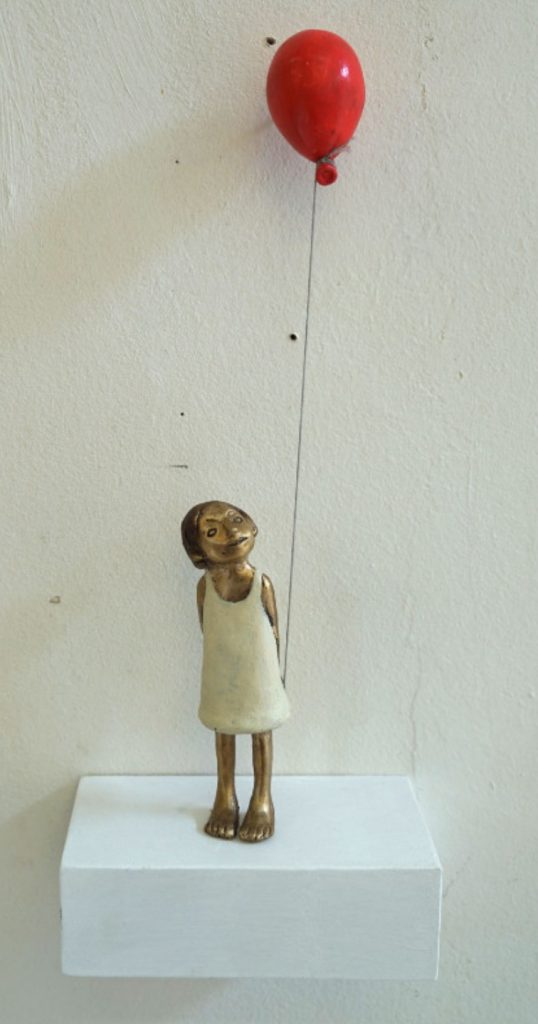 Tamara Suhr, Bronze, Figurative Kunst, Bronze, Ascona, Wandobjekt luftballon, roter luftballon