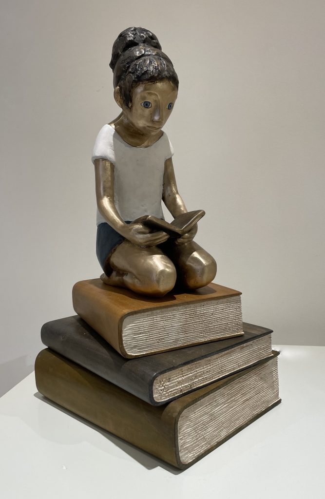 Tamara Suhr, Bronze, Figurative Kunst, Bronze, Ascona, Galleria Kröger, Kinder, lesen, Bücher, Kinderaugen, Unschuldig, Poesie