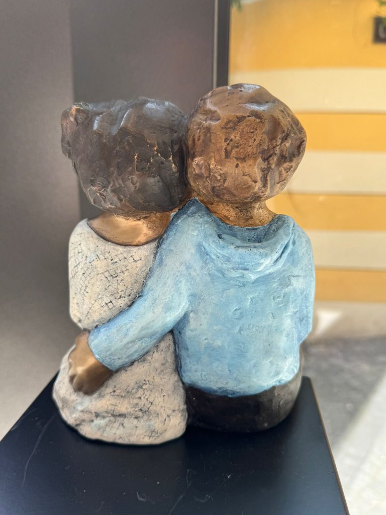 Tamara Suhr, Bronze, Figurative Kunst, Bronze, Ascona, Galleria Kröger, lago maggiore, Kinder, Paar, Freundschaft, Liebe